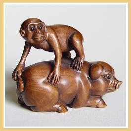 PALMHOUTEN NETSUKE AAP PEST VARKEN. JAPAN.