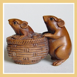 PALMHOUTEN NETSUKE RAT MET BABY. JAPAN.
