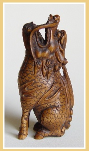 PALMHOUTEN NETSUKE VAN EEN KIRIN.JAPAN.