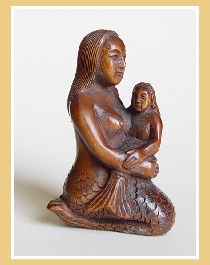 PALMHOUTEN NETSUKE ZEEMEERMIN MET BABY.JAPAN.