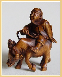 PALMHOUTEN NETSUKE OUDE MAN OP EEN OS. JAPAN.