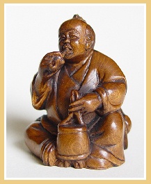PALMHOUTEN NETSUKE PIJPROKENDE OUDE MAN. JAPAN.