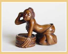 PALMHOUTEN NETSUKE EROTISCHE WASBEURT. JAPAN.