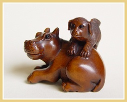 NOTENHOUTEN NETSUKE - Nijlpaard met Hond -