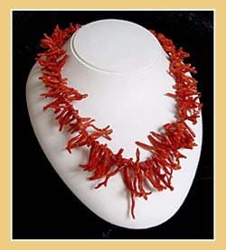 Antiek BLOEDKORAAL Stokjes Collier.