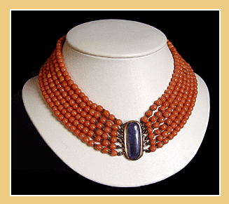 UNIEK ANTIEK ZES-RANG BLOEDKORAAL COLLIER.14K.Rose Gouden Slot met -Lapis Lazuli- Doublet.