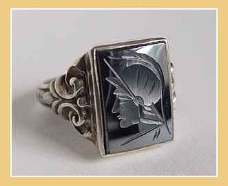 Antieke Zilveren Ring met Hematiet.�Krijgerkop.